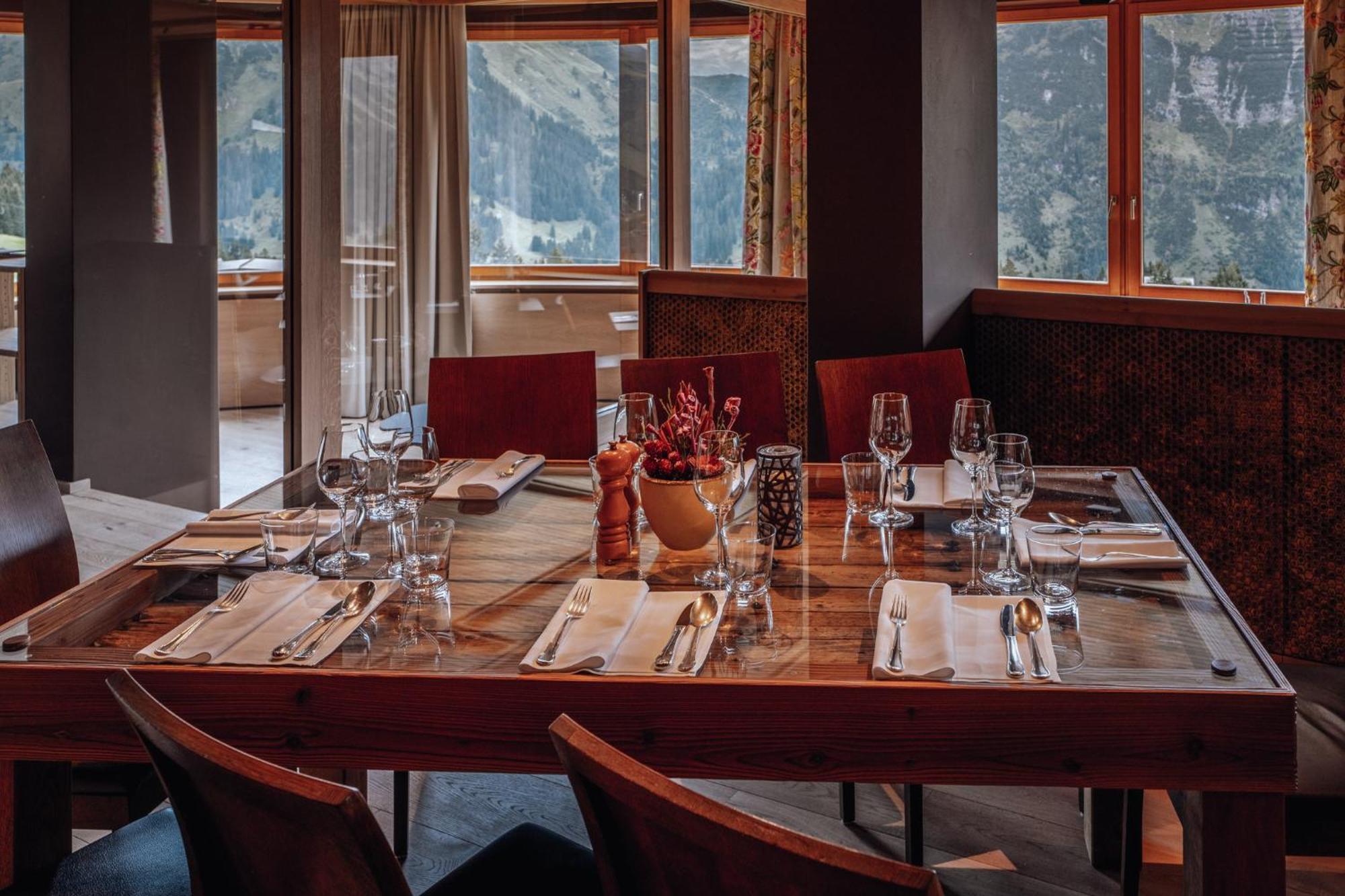 Hotel Goldener Berg レッヒ エクステリア 写真